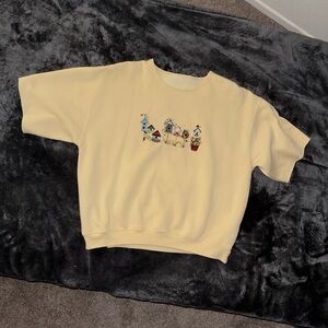 Short sleeve bird sweater. No tag to say what size but fits like a small.